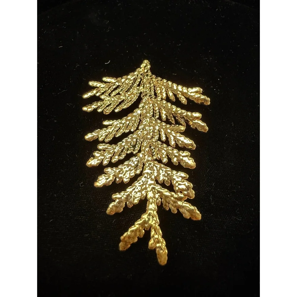 Vintage Gold Tone Cedar Branch Brooch Textured Nature Leaf Pin Accessory